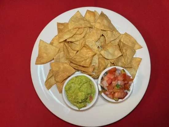 Nachos con Guacamole y Pico de Gallo