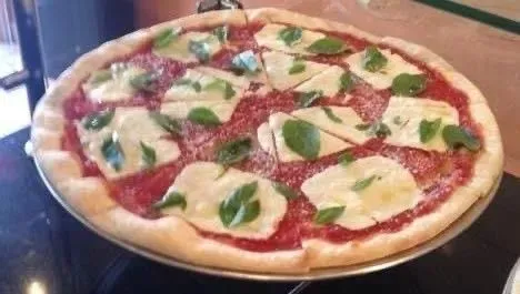 PERS MARGHERITA PIZZA