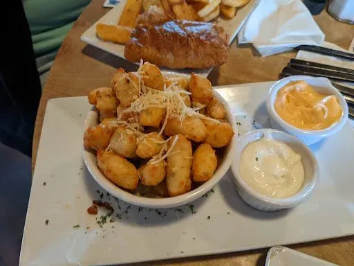 WISCONSIN YUMMY GARLIC FRIED LITTLE BABY CHEESE CURDS