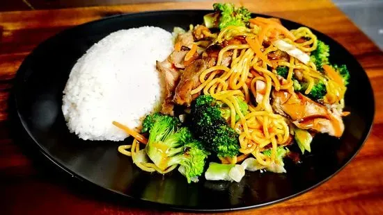 Yakisoba dish 