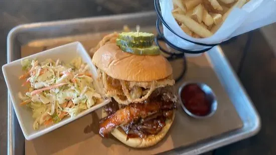 BBQ PULLED PORK SANDWICH