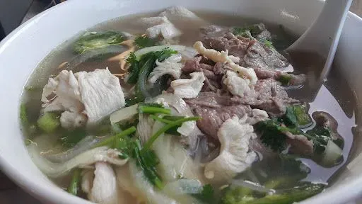 Mi Ga Chien - Chicken Egg Noodle Soup