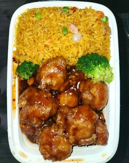 C22. General Tso's Chicken Combination Platter