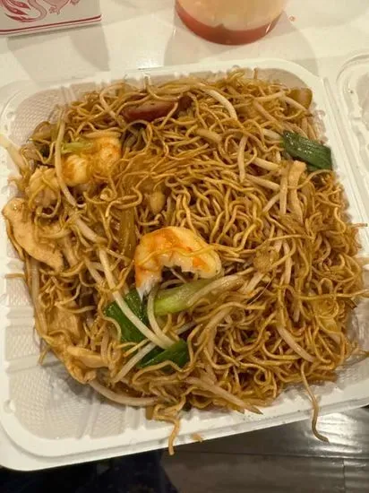 House Special Chow Mein or Chow Fun/招牌炒面或炒河