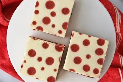 STRAWBERRY CHEESECAKE BAR