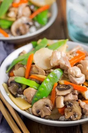 L 5. Moo Goo Gai Pan