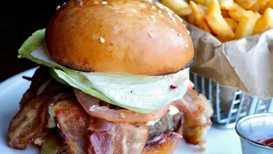 Classic Bacon Cheeseburger