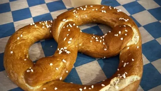 Individual Pretzel With Bier Cheese