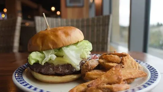 Duke’s “Extra Sharp” Cheddar Cheeseburger