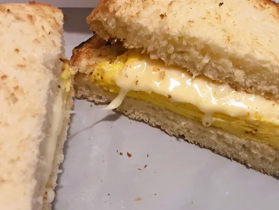 EGG AND CHEESE BREAKFAST SANDWICH