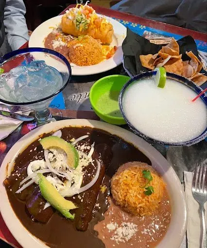 Mole Poblano Con Pollo