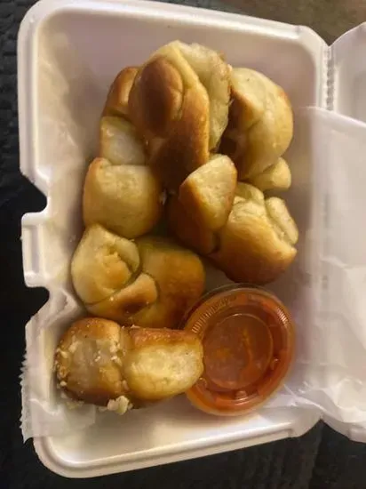 Garlic Knots w/ Sauce Cup