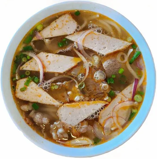 B10. Bún Bò Hủế / Hue Style Beef Noodle Soup