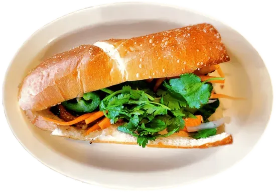 A7. Bánh Mì Gà Nướng / Char-grilled Chicken with Pickled Veggies