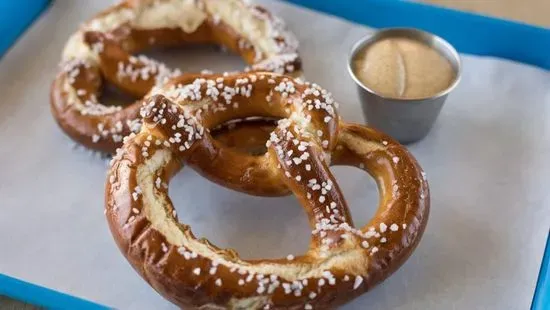 Pretzels with Smoked Gouda Cheese Sauce