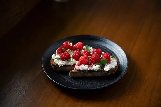 Raspberry & Cottage Cheese Toast