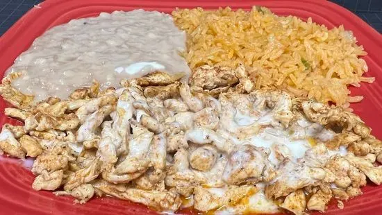 5.- Grilled Chicken With Cheese Sauce, Rice And Beans