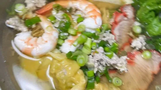 C3. Shrimp and Pork Wonton Egg Noodle Soup (Mì hoành thánh)