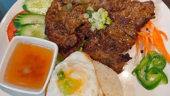 V1. Pork Chop with Rice (Com sườn trứng ốpla)