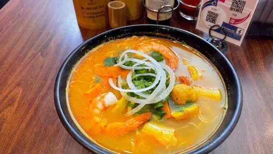 C2. Phoviet Special Spicy Laksa Soup (Bún cari Malaysia)