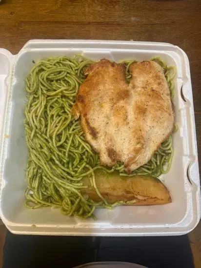 Tallarines Verdes con Pechuga de Pollo