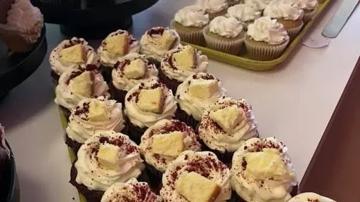 Straw Cheesecake Slices
