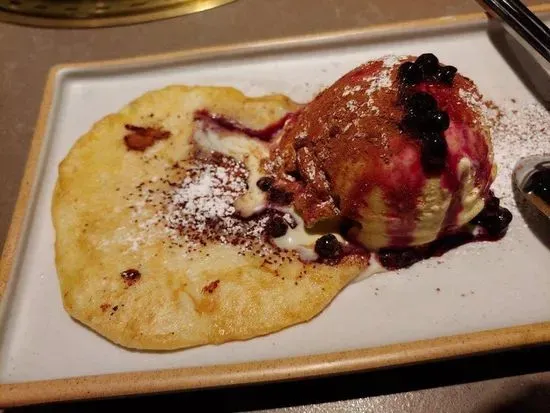 Honey Pancake with Ice Cream / 호떡 아이스크림 / 輔式饼加冰淇淋