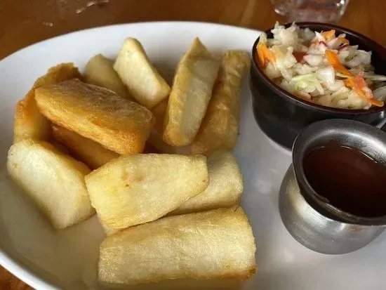 Yuca Con Chicharrones