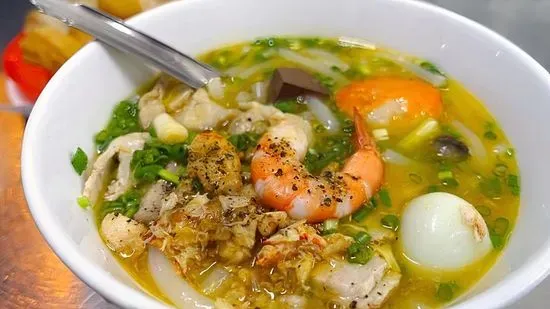 23. Udon with Shrimp and Pork (Bánh Canh Tôm Thịt)