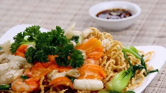 96. Pan-Fried Noodles or Flat Rice Noodles with Meat (Mì Xào đòn Thịt Hoặc Hủ Tiếu Thị)