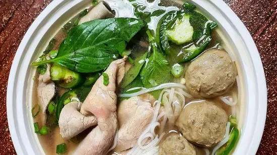 26. Pho with Rare Steak and Beef Ball (Phở Tái Bò Viên)