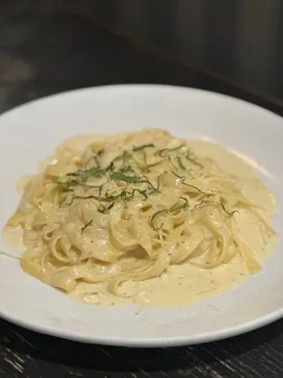 L- Fettuccine Alfredo