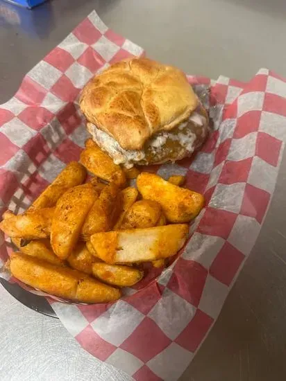 Angus Mushroom Melt with potato wedges