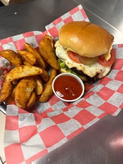 Classic Angus with potato wedges