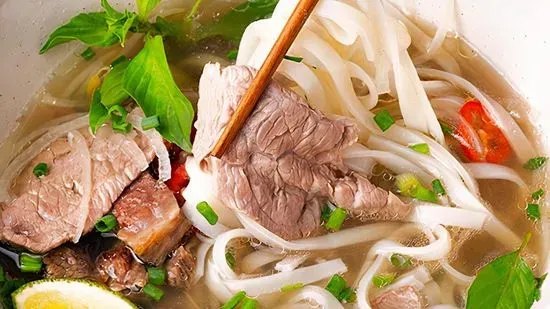 Vietnamese Pho Beef Noodle Soup 越南牛面