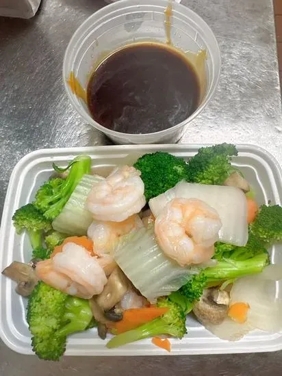 H7. Steamed Shrimp with Mixed Vegetables 水煮杂菜虾