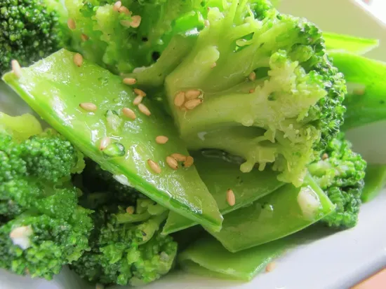 H10. Steamed Jade Green (Broccoli & Snow Peas) 水煮两样（芥兰雪豆）