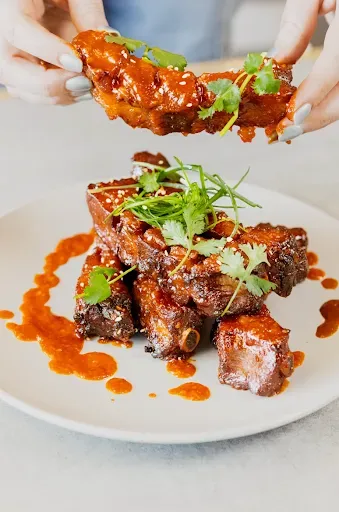 STICKY SPICY RIBS