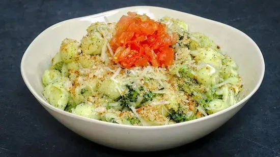 Chicken, Broccoli & Pesto Mac & Cheese..