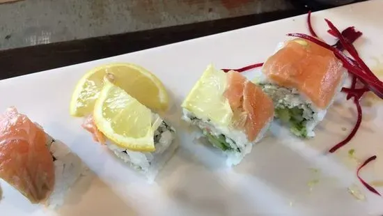 (R.R) Salmon w/ Avocado