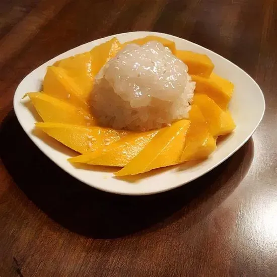 Sweet Rice Coconut Milk with Mango