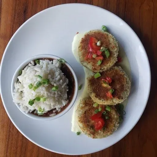 Skiffer Crab Cake Dinner