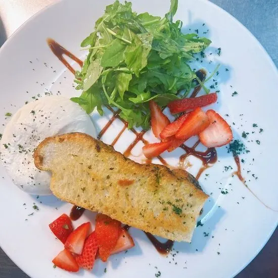 RI Burrata Salad