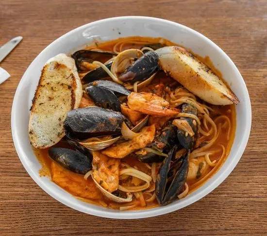 Cioppino Seafood Pasta