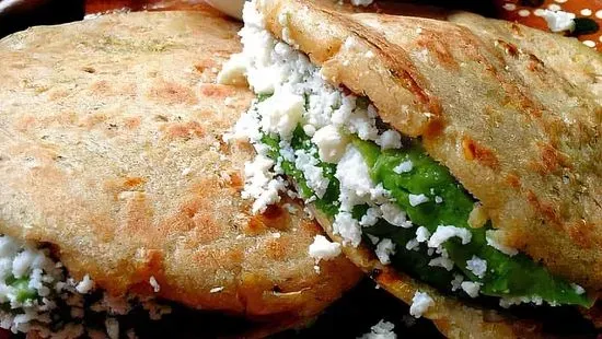 PORK IN SALSA VERDE GORDITA