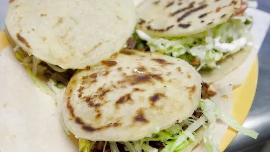 ADOBO CHICKEN GORDITA