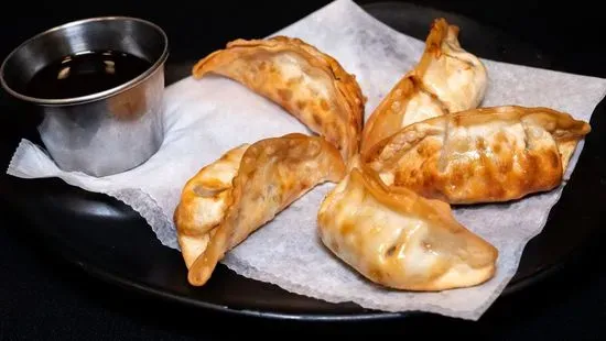 Chicken Gyoza (Pot Stickers 5 Pieces)