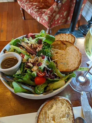 Vero Salad W/ Bread