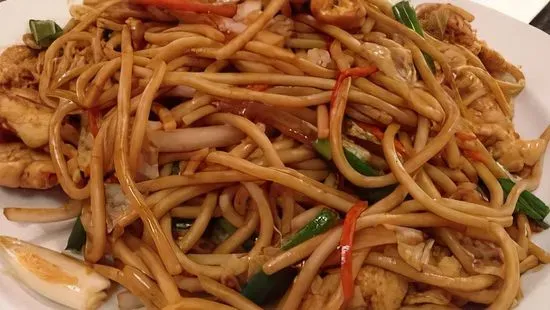 2. Chicken Lo Mein 鸡捞面 P