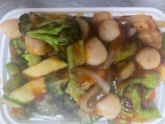 73. Fresh Scallops With Broccoli